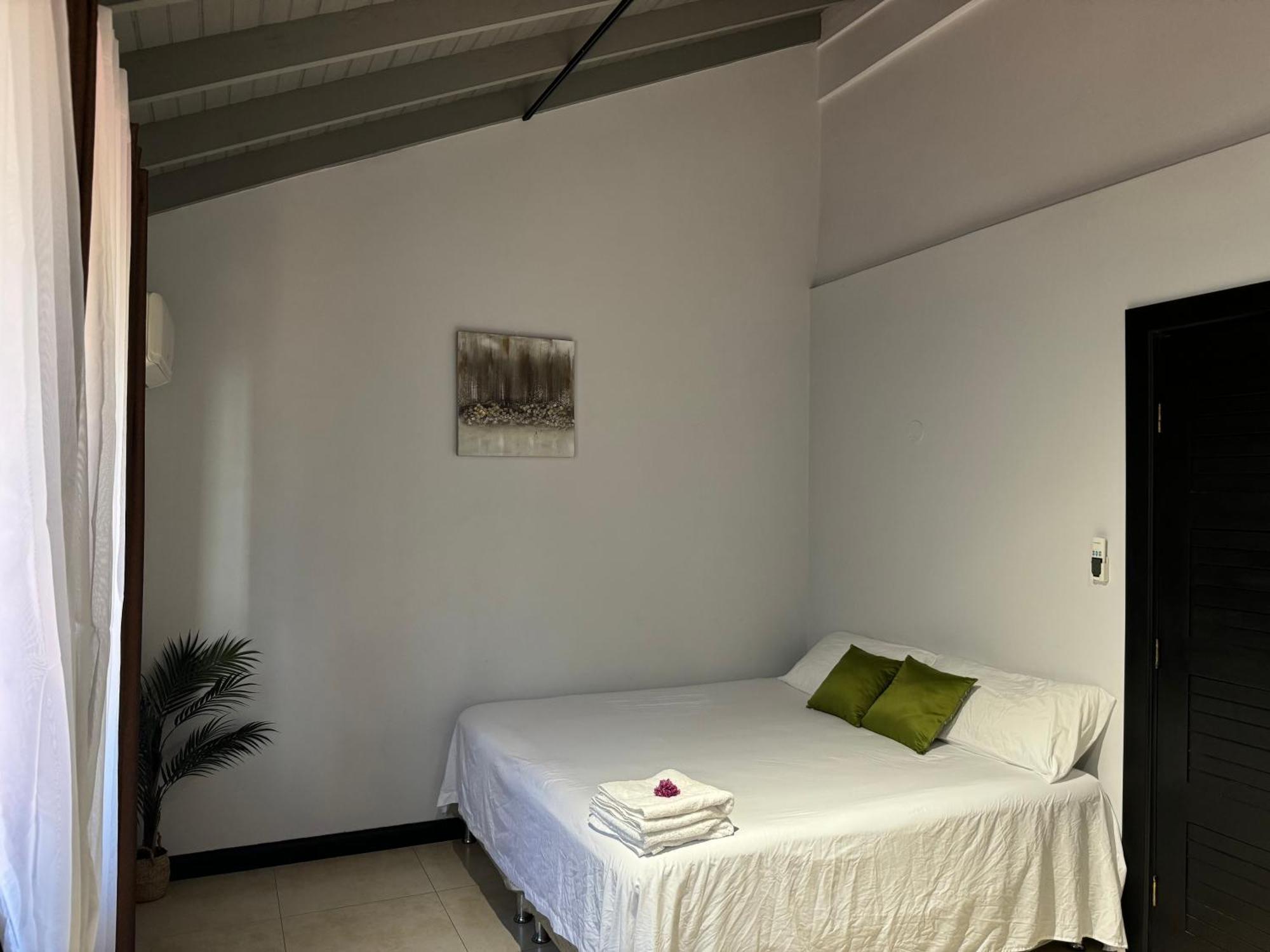 The Jewel Apartment Kingston Luaran gambar